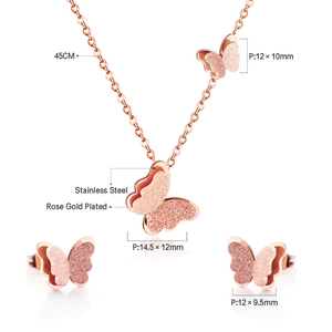 Détail de l'ensemble collier et boucles d'oreilles papillon plaqué or rose avec dimensions