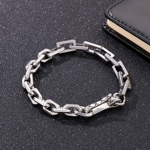 Retro geometric fishhook clasp bracelet with chunky silver chain for men’s street fashion