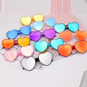 Mode Herzform Sonnenbrille Y2K Trendige Kunststoffrahmen Bunte Verspiegelte Gläser Für Damen Party Streetwear Deko