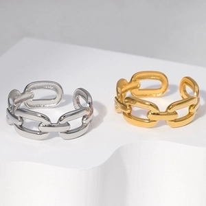 Adjustable chain-style open rings in gold and silver finish with polished steel texture