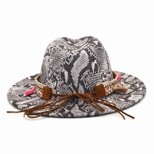 Chapeau fedora en feutre avec imprimé serpent noir et blanc et ruban à pompons