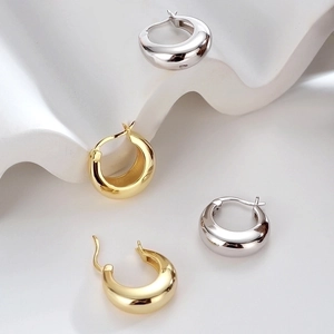 Minimalist S925 oval hoop earrings in polished gold and silver thick crescent design