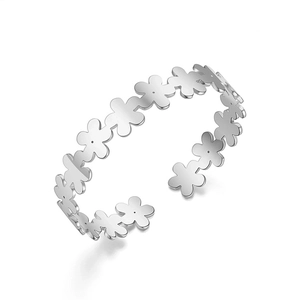 Adjustable silver open bangle bracelet featuring a continuous daisy flower petal design