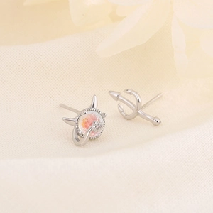 Asymmetric 925 silver devil moonstone stud earrings with creative trident design