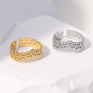Adjustable crown rings in gold and silver stainless steel with lace openwork details
