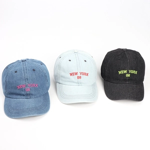 Dreiteiliges Denim-Baseballkappen-Set mit New York 08 Stickerei in Blau und Grau