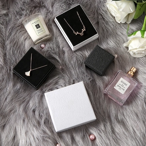 Litchi pattern jewelry gift boxes in black and white with soft inner foam padding