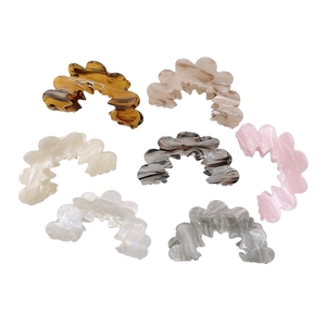 Acrylic wavy claw clips set for women in tortoise and marble patterns for hair styling