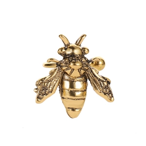 Vintage Goldene Bienen-Ohrklemme mit geprägten Flügeln und modischem U-Design