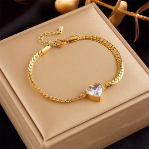 Elegant gold-plated chain bracelet featuring a sparkling heart-shaped cubic zirconia stone
