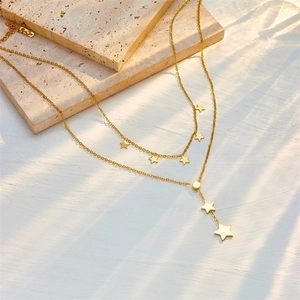 Double-layered star pendant necklace in gold-plated steel featuring elegant tassels