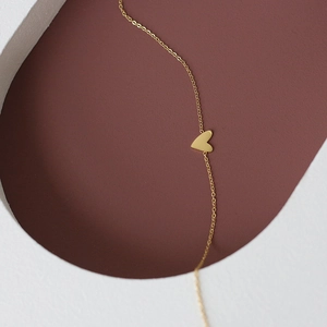 Minimalist gold heart bracelet in vintage titanium steel with an irregular geometric charm
