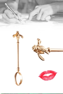 Detail of bee cigarette holder ring in gold metal showing artistic design and craftsmanship