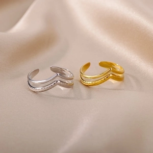 Dual-layer V-shaped open rings in gold and silver finish with textured weaving detail