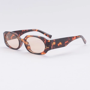 Retro tortoiseshell wide-frame polygon sunglasses with light amber lenses for unisex