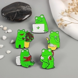 Cute Cartoon Frog Brooches Alloy Enamel Pin Decorative Jewelry For Clothing Bags Backpacks Funny Animal Pins