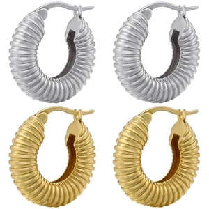 Orecchini a cerchio chic a coste in oro e argento con eleganti trame orizzontali