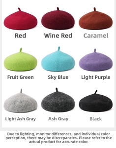 Vista dettagliata che mostra nove colori disponibili di baschi in lana per bambini