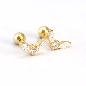 Golden S925 silver ear cuffs with sparkling zircons and secure screw back closure