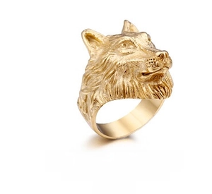 Detail of 18K gold plated stainless steel wolf head ring with vintage embossed textures