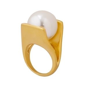 Minimalist 18k gold plated Y-shaped ring with large white pearl and matte finish