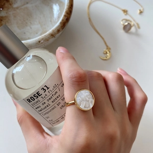 French retro gold 925 silver ring featuring round white shell cameo on woman's hand