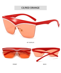 Detailansicht der roten Oversize-Katzenaugen-Sonnenbrille mit orangen Gläsern