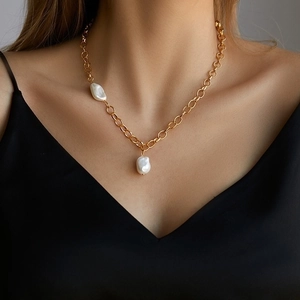 Artificial Baroque Pearl Pendant Necklace 18K Gold Plated Copper French Style Irregular Minimalist Clavicle Chain For Women