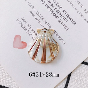 Detail shot of a 31x28mm vintage conch shell pendant with gold plating for DIY jewelry