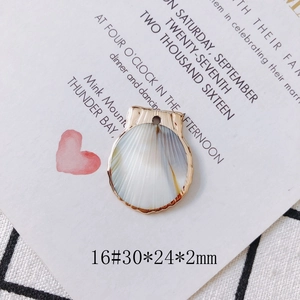 White shell pendant with gold plating, seashell shape DIY accessory 30x24x2mm