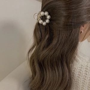 Elegant Artificial Pearl Hair Claw Clip Korean Style Transparent Acrylic Shark Hairclip For Women Back Of Head Styling