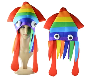 Detailweergave van de pluche regenboog inktvis muts met cartoon ogen en tentakels