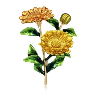 Exquisite gold-plated daisy flower brooch with vibrant yellow and green enamel details