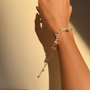 Detailed view of Baroque pearl bracelet with golden extender chain on female wrist