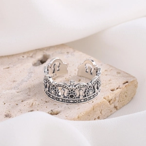 Vintage 925 sterling silver crown open ring with oxidized finish for a gothic retro look
