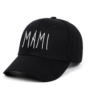 Casquette de baseball noire classique avec broderie MAMI blanche sur coton sergé durable