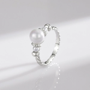 Elegant S925 sterling silver pearl ring with a twisted band and polished finish