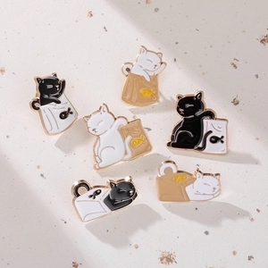 Cute Cartoon Enamel Cat Pin Badge Alloy Black And White Kitten Bag Fish Motif Jewelry Accessory Backpack Decor