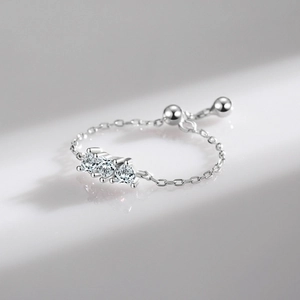 Elegant S925 sterling silver chain ring with three heart-shaped zircons and adjustable bead