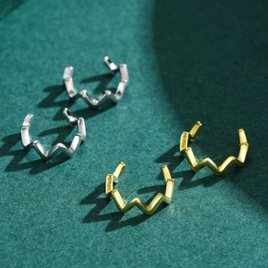 Minimalist S925 sterling silver wave ear cuffs in gold and silver finish with S925 hallmark