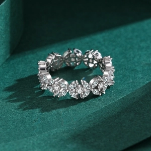 Exquisite S925 silver four-leaf clover ring with brilliant zircon stones on dark surface