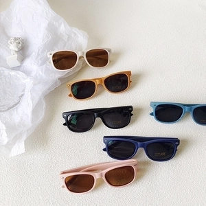 Retro kid sunglasses with UV400 protection in multi-color frame set for boys and girls