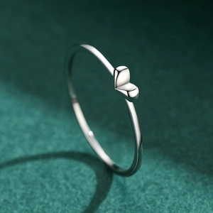 Elegant s925 sterling silver heart ring for women with polished minimalist band finish