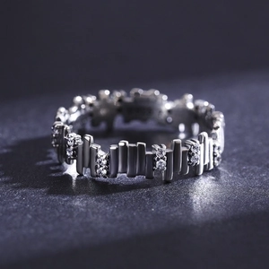 925 silver geometric labyrinth ring featuring vertical bars and sparkling cubic zirconia