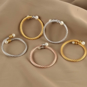 Minimalist stainless steel cable bracelets with pearls in gold, silver and rose gold
