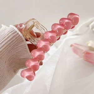 Pinza per capelli rosa a forma di cuore con finitura lucida e molla in metallo