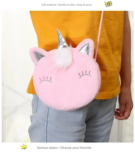 Detail of pink plush unicorn crossbody bag with silver horn and soft texture for girls