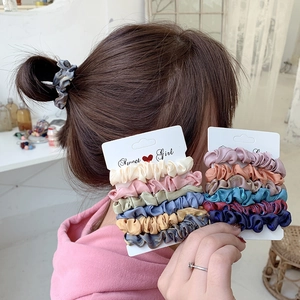 Ensemble de chouchous en satin élégants aux couleurs Morandi pour coiffures femmes
