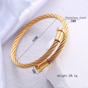 Minimalistisches geflochtenes Edelstahl-Kabelarmreif in Gold mit 5 mm Dicke für Damen