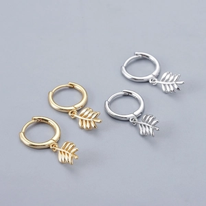 Elegant S925 sterling silver feather hoop earrings in gold and silver finishes